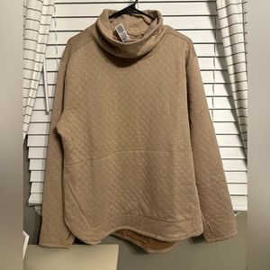 Tan quilted sweatshirt XL
